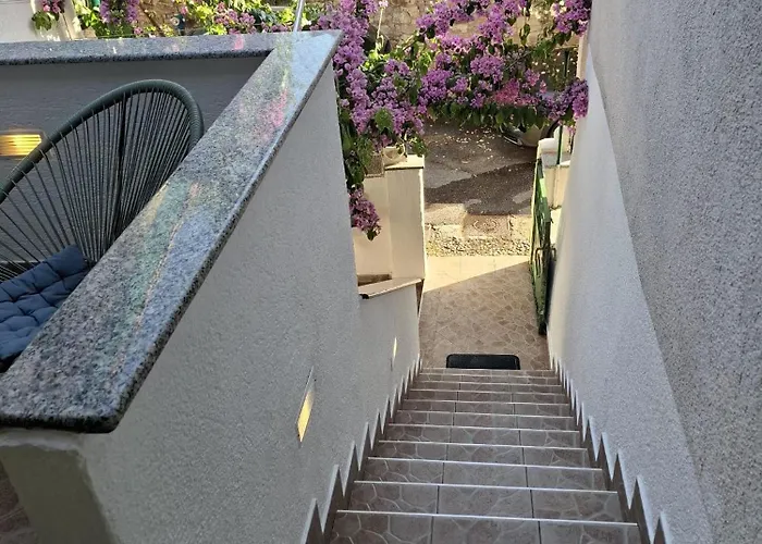 Obala Deluxe- Location דירה *