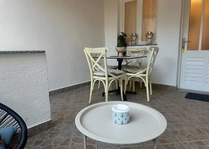 Obala Deluxe- Location *